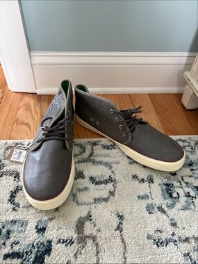 American Eagle Outfitters Men's Chukka Boots in Gray with Cream Sole